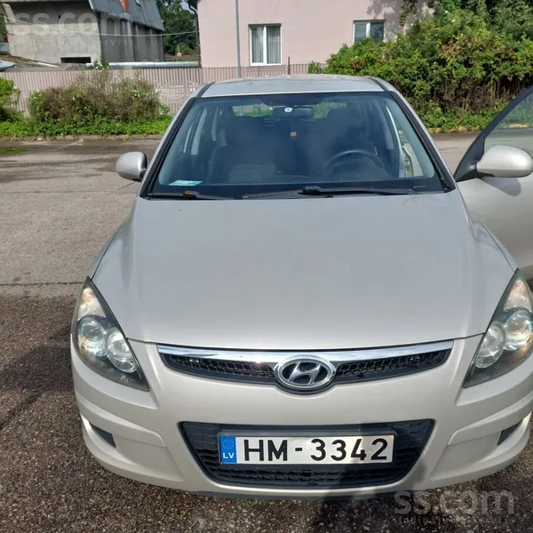 Hyundai Продаю Huindai i30 1, 4 , 2010 год .