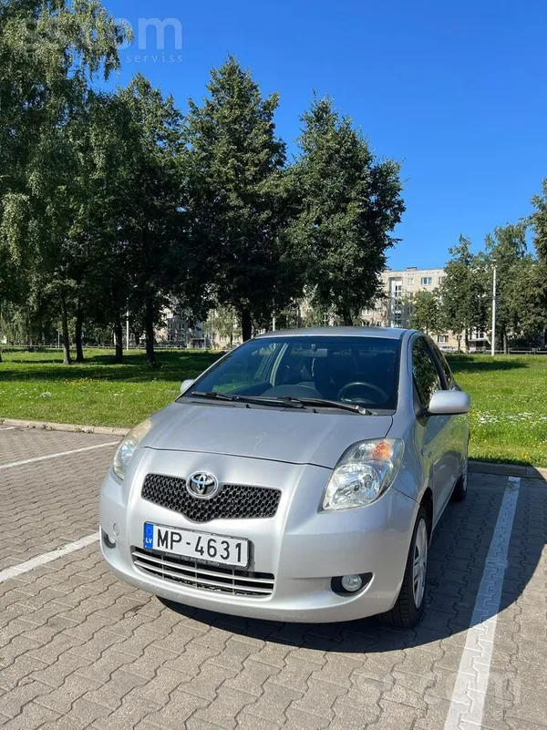 Toyota Yaris - 1