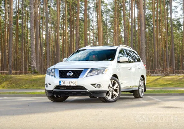 Nissan Pathfinder - 1