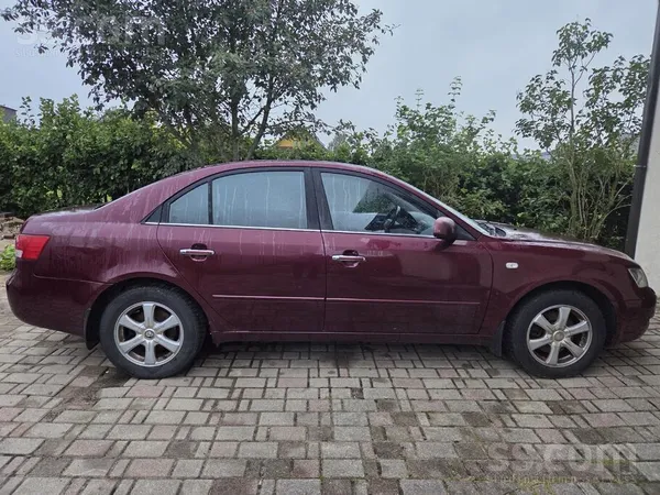 Hyundai Sonata - 1