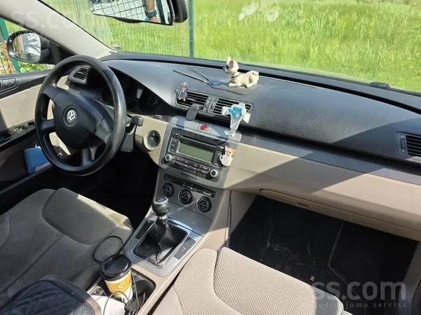Volkswagen Passat (B6) - 1