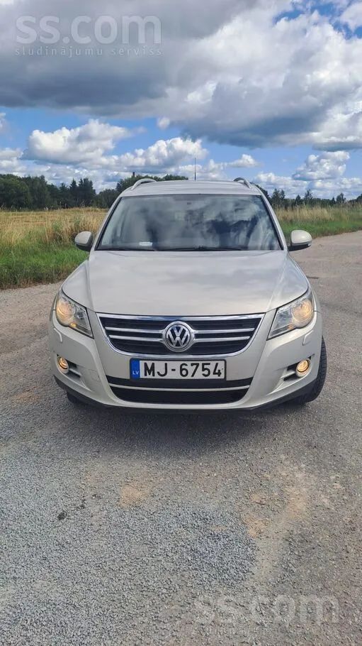 Volkswagen Tiguan - 1