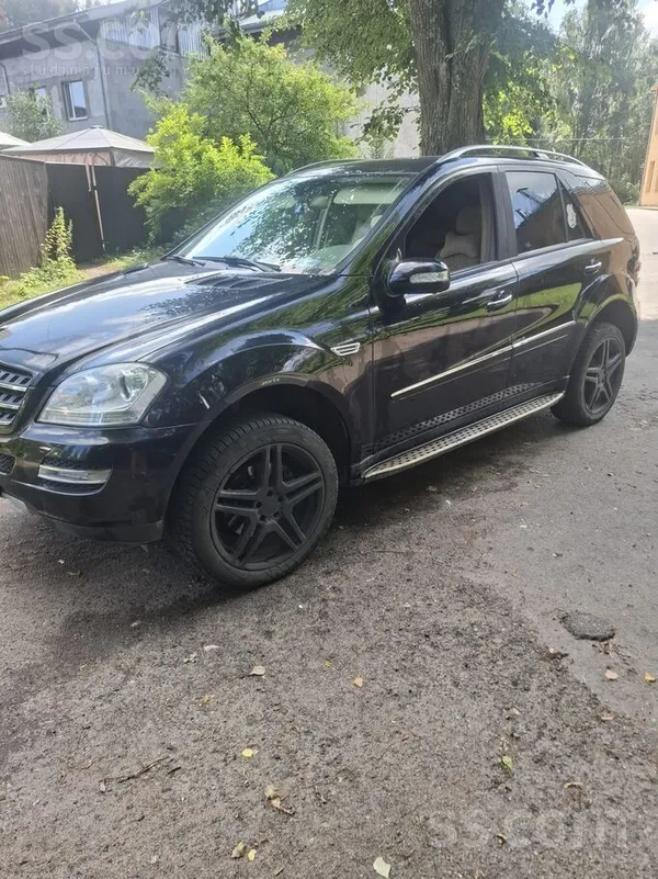 Mercedes Pārdodu auto. Ir nelieli nenozimīgi virsbūves defe