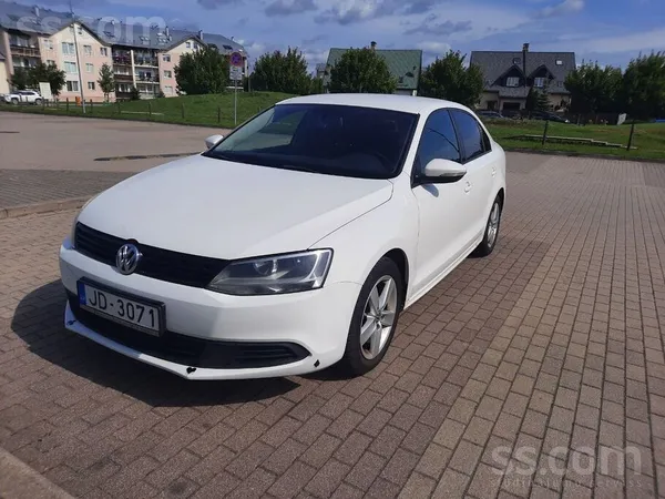 Volkswagen Jetta - 1