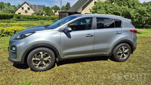 Pārdodu Kia Sportage. Pirmā reģistrācija 06.2021. Auto aprīkots ar 1.6 benzī