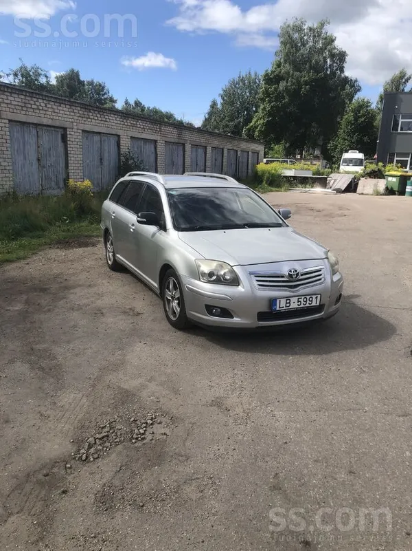 Продаться Toyota Avensis 2007 года с надежным и экономичным двух литровым ди