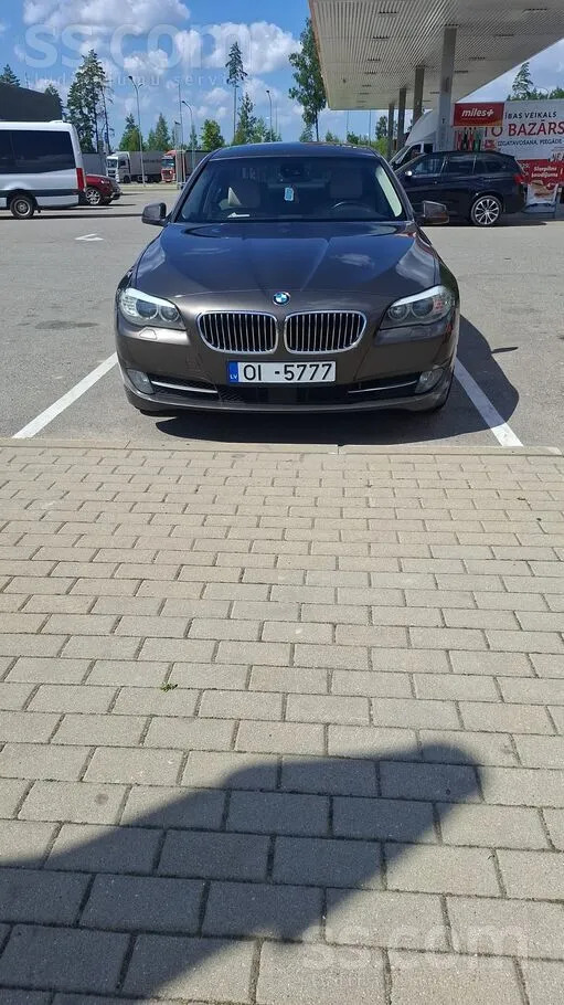 Mašīnā teicamā stāvoklī. Nesen veikts kārbas remonts par 2500eur. Iet klusi