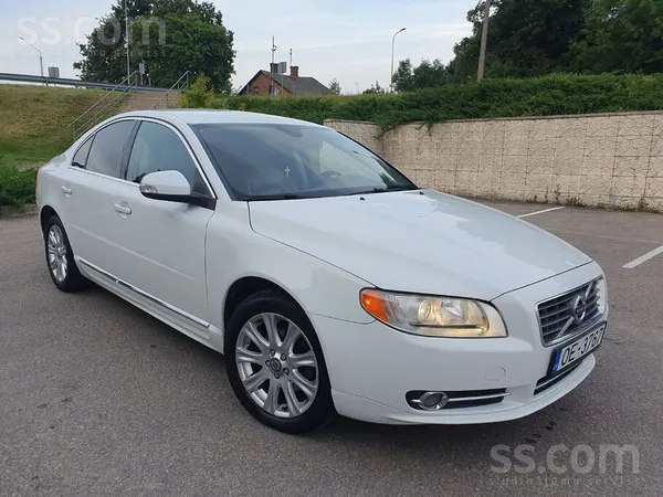 Volvo Авто в отличном состоянии, обновленная модель. 2.4