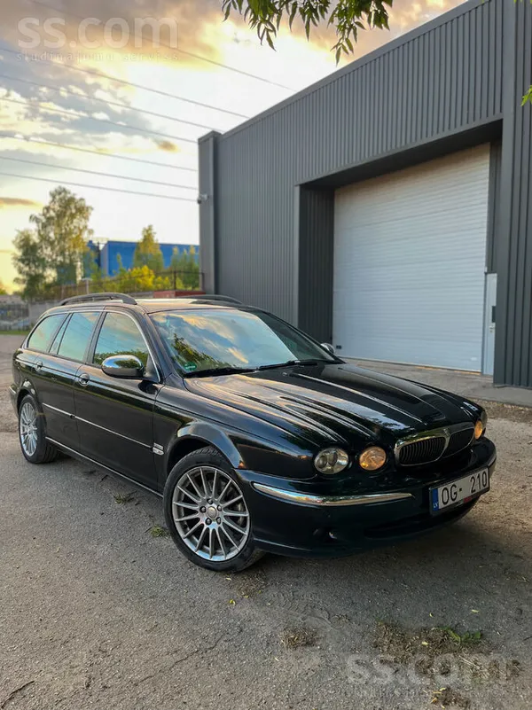 Jaguar X-Type 4x4 
Patstāvīgā pilnpiedziņa(kā subaru) 
2006 gads. 
2.5 benzīns (144kw)
Automāts
Tehniskā apskate 21.08.2 ...