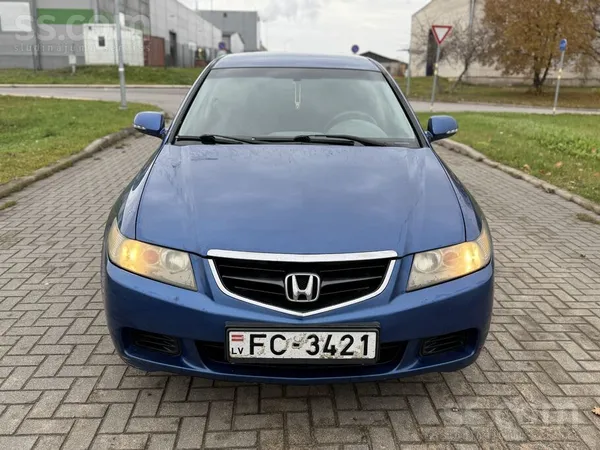 Pārdod Hondu priekš trases . Ar parakstīšanu. ...