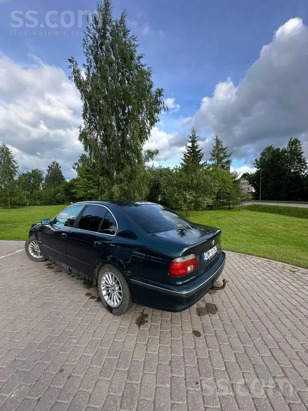 BMW Pārdodas BMW 523 benzīns/gāze. Auto labā stāvoklī.
