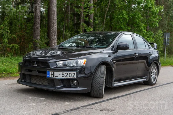 Mitsubishi Braukts ikdienā, stoka versija bez tūninga element