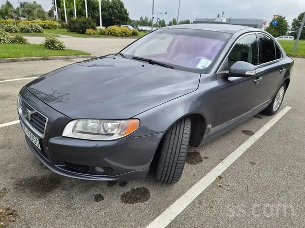 Uzticams un labi uzturēts automobilis. Nekad nav pievīlis. Pēdējā tehniskā a