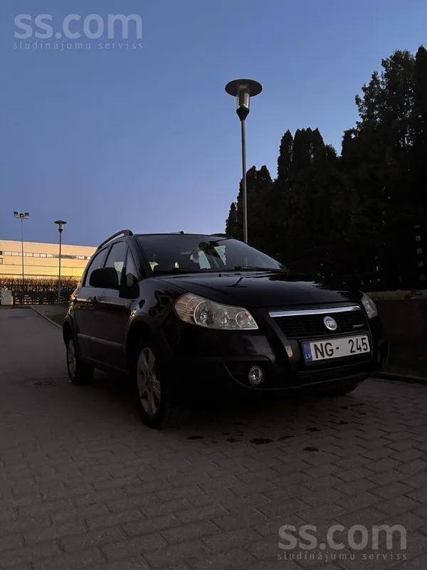 Auto tiek izmantots ikdienā, ir mazi virsbūves defekti. 4x4 netiek izmanots, jo pārsvarā tiek braukts pa pilsētu. 

Atrodas ...
