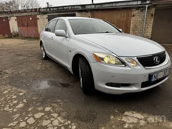 Lexus Pēc tehniskās apskates netika lietots, stāvēja sau