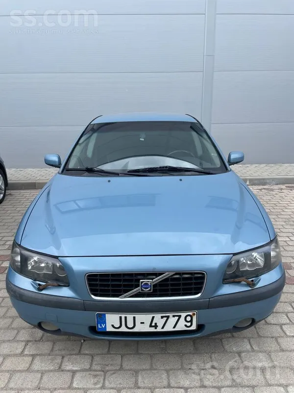 Volvo Volvo S60 (D5, 120kw) ar manuālo ātrumkārbu. Auto 
