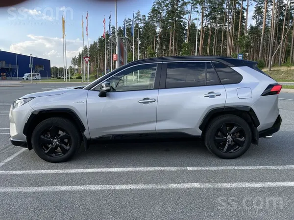 Toyota Pārdodu ļoti labā stāvoklī esošu Toyota Rav4 hibrī