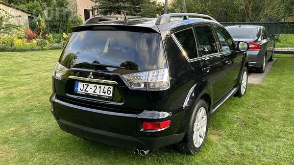 Mitsubishi Pārdodam 2011. gada Mitsubishi Outlander, kas iegā