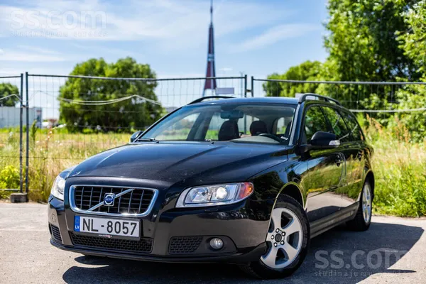 Volvo Volvo V70 ar 2.4 litru dīzeļdzinēju un manuālo ātr