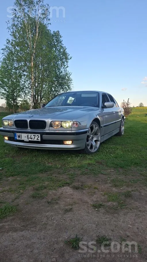 BMW Elektriskais komfortādas salons. Koka apdare. R19