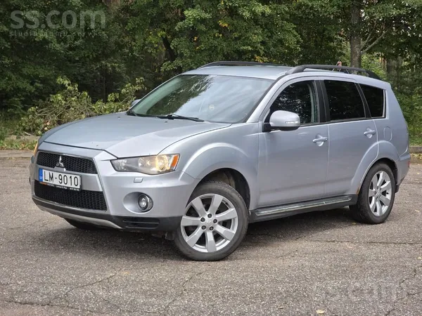 Mitsubishi Ietilpīgs darba zirgs, 4x4, ar bloķētāju. Jumta re