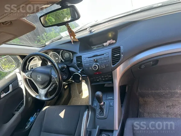 Honda Accord - super ātrās realizācijas cena. Ir nelieli defekti - priekšējie spārni un aizmugures buferis+lukturis. Tehniski ...