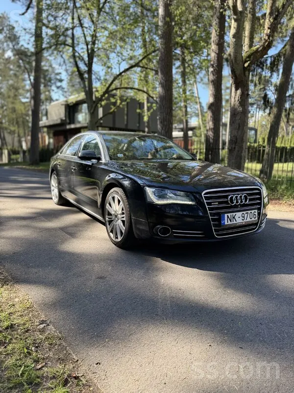 Audi Tirgojas Audi A8, kalpojis godam, visas apkopes la