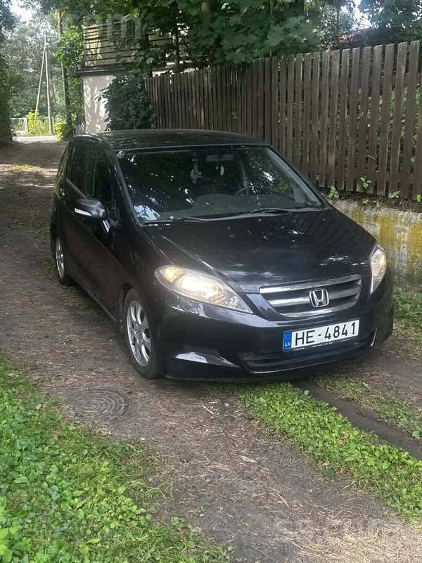 Honda Auto nav jauns tapēc protams ar dažādiem defektiem