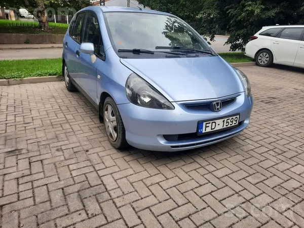 Tiek pārdota Honda Jazz. Viss strādā.