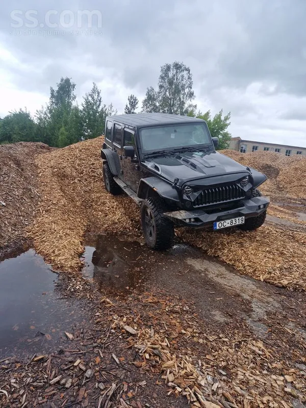Jeep В комплекте оригаинальный передний бампер , резина