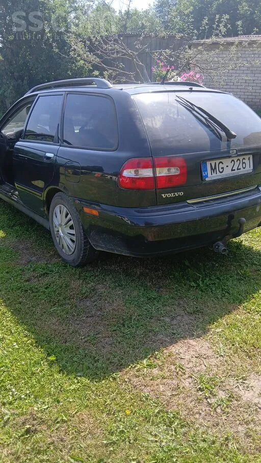 Labdien. Tiek tirgota volvo v40. Lec rūc brauc. Sīkāk pm. Zvanīt uz šo numuriņu pašam šoferītim. ...