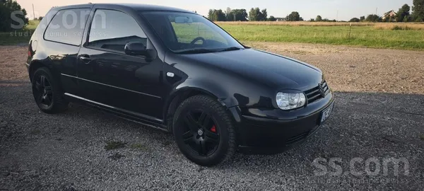 Volkswagen Pārdodu Volkswagen Golf 4 (2002. gads) ar dzinēja 
