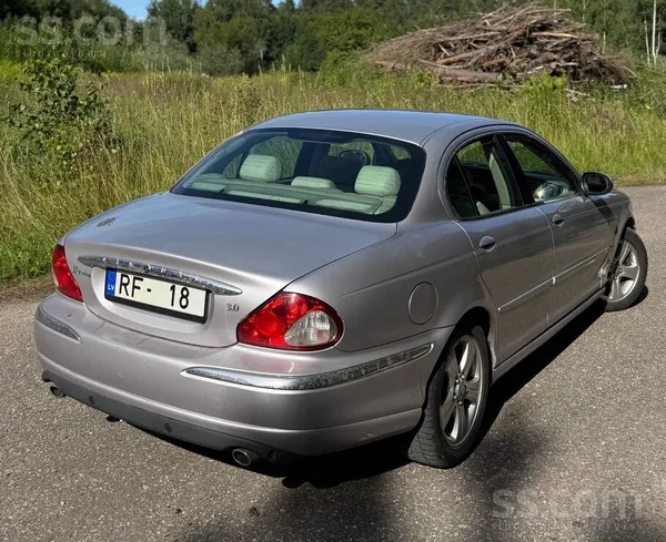 Jaguar Rf-18 numurs paliks uz auto