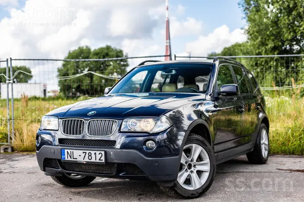 BMW BMW X3 ar 2.0 dīzeļdzinēju un manuālo ātrumkārbu.