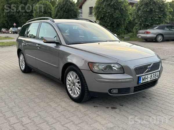 Volvo Pārdod uzticamu un ekonomisku Volvo V50 ar Jaunu T