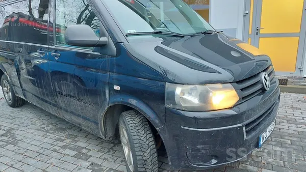 Volkswagen Pardodās auto ejošā stāvoklī bez TA ar vizuāliem d