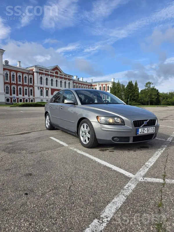 Volvo Pārdodu, jo ir iegādāts jauns auto. 
