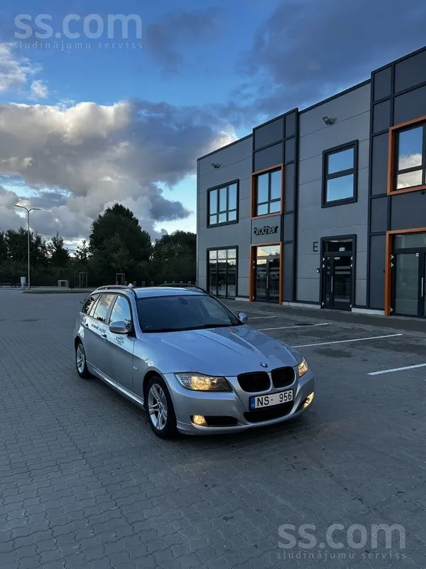 BMW Pardodu BMW 320 (130 kw)