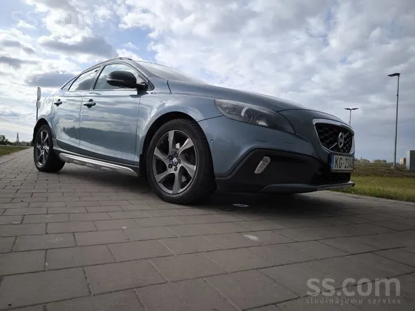 Volvo V40 Cross Country - ухоженный автомобиль с богатой комплектацией и кра