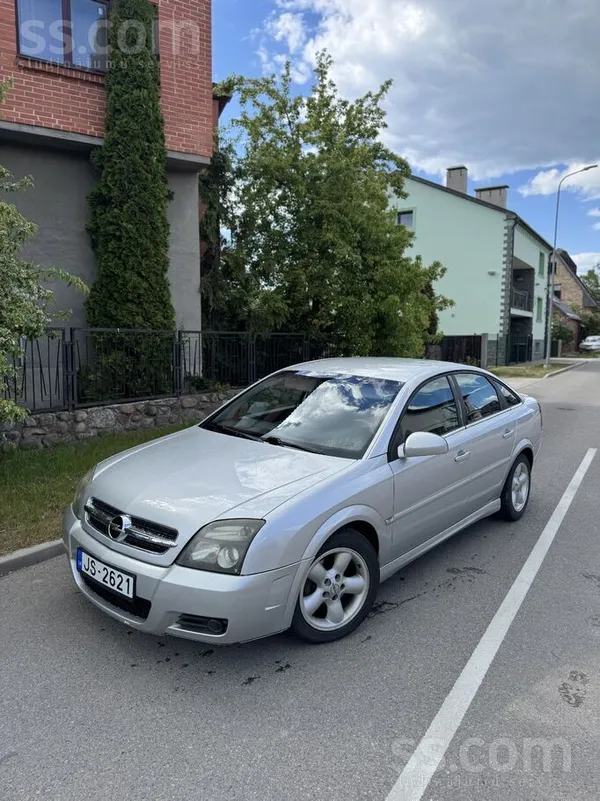 Opel Gts Opel Vectra 2.2dizelis ar manualo karbu. 