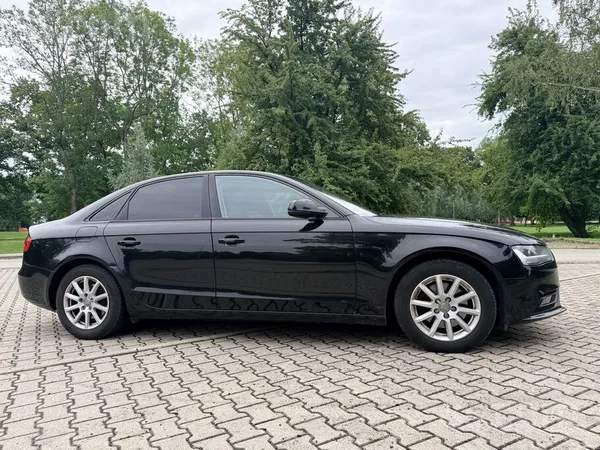 Audi Tiek pārdots Audi A4 Limousine sedans, manuālā atr