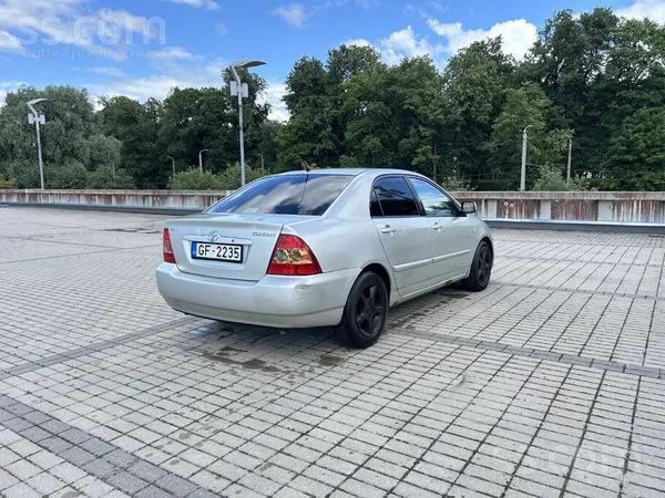Toyota Pārdodu Toyota Corolla 2006 gada sedans ar manuālo