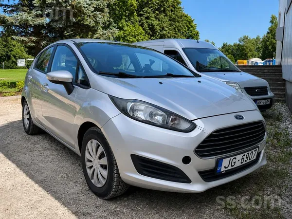 Ford Pārdod Ford Fiesta 1.3 benzīna automašīnu. Auto ir
