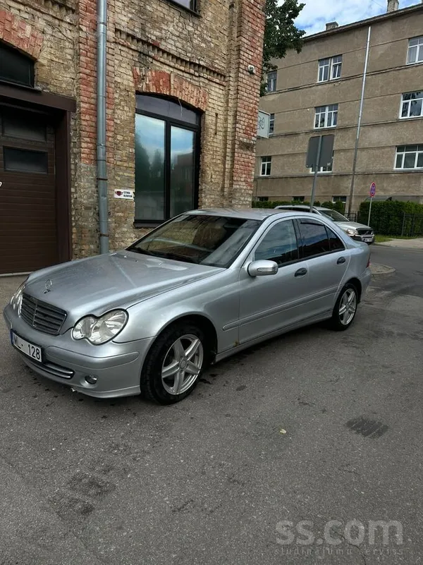 Mercedes Pārdodu Mercedes-Benz C180, 2006. gada izlaidums. 