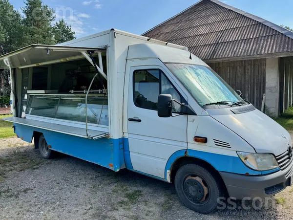 Autoveikals. 
Vairākas aukstuma vitrīnas;
Priekšējās aukstumvitrīnas garum