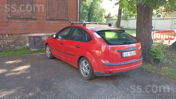 Ford Salauzts mehānisms kas atver motora pārsegu, nedar