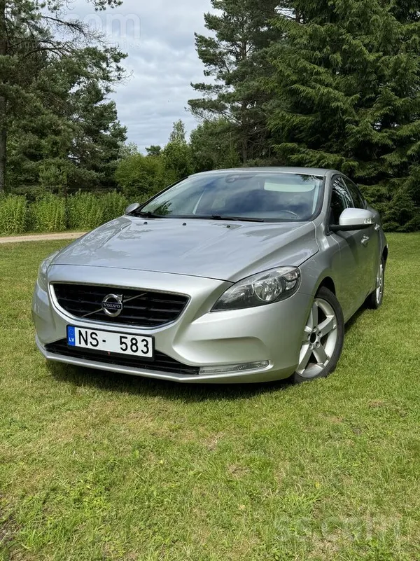 Volvo Pārdodu ļoti koptu auto Volvo v40 1.6 d2 dīzelīti.