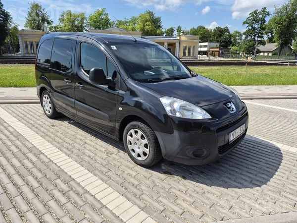 Peugeot Pārdod ekonomisku, ietilpīgu auto, tehniski viss k