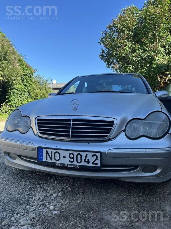 Mercedes Pārdodu mercedes c220, w203 sedanu.