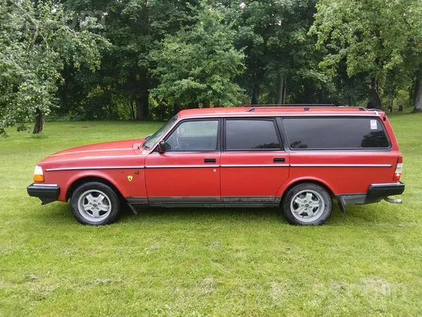 Volvo Volvo 240 dzīvs eksemplārs. Motors D24. Par tehnis